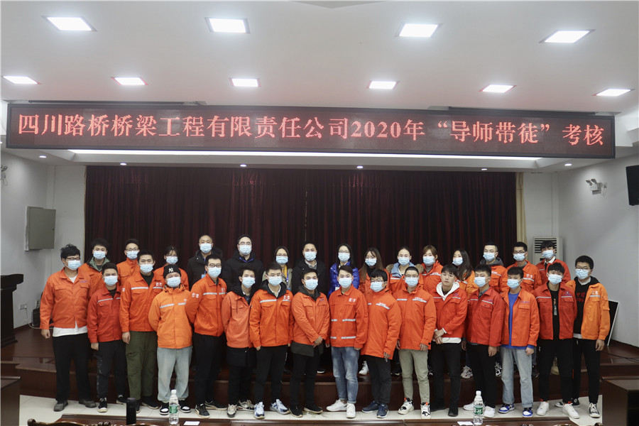 考试人员合影.jpg