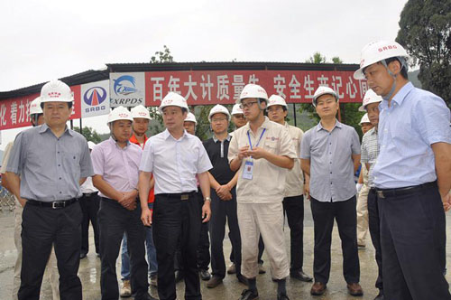 四川路桥股份公司总经理甘洪,桥梁公司董事长蔡乐军,总经理